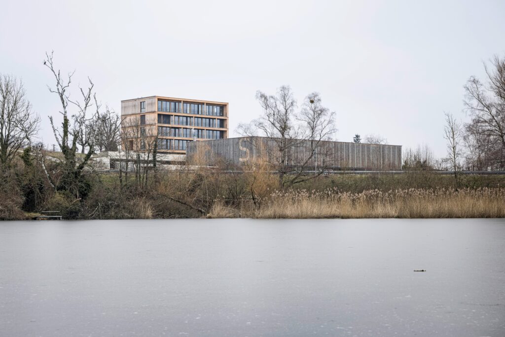 Produktionshalle | Büro-und Wohngebäude © Martin Maier